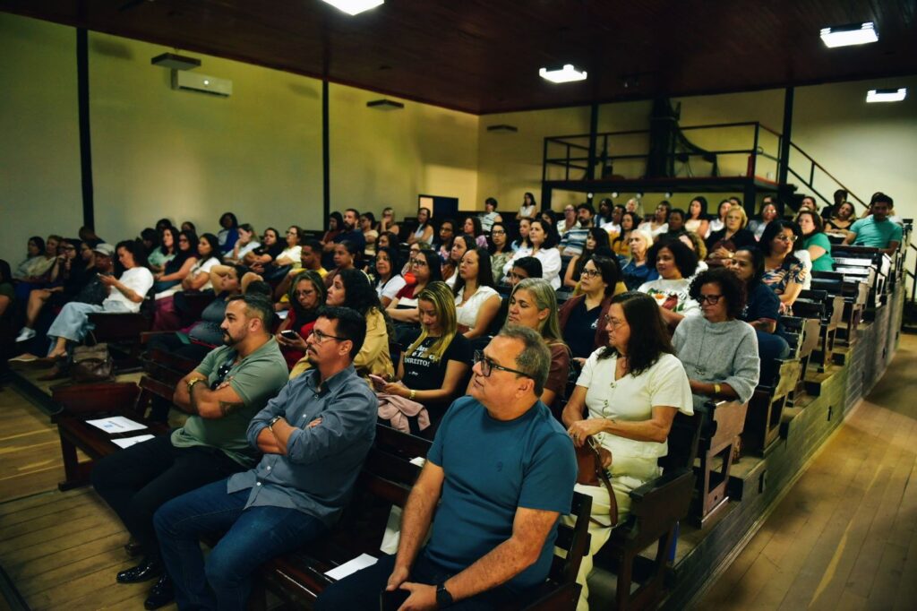Paty do Alferes recebe palestra sobre Transtorno do Espectro Autista