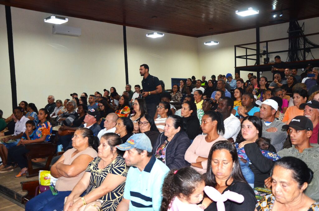 Prefeitura de Paty do Alferes entrega títulos provisórios de propriedade a mais de 100 famílias dsc 8939
