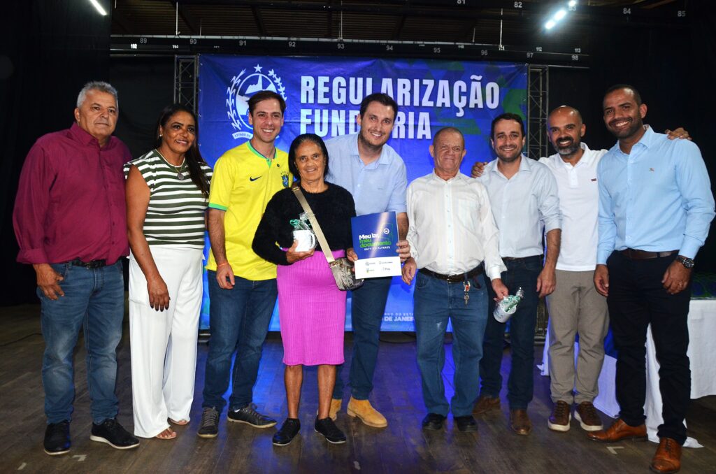 Prefeitura de Paty do Alferes entrega títulos provisórios de propriedade a mais de 100 famílias dsc 8948 copia