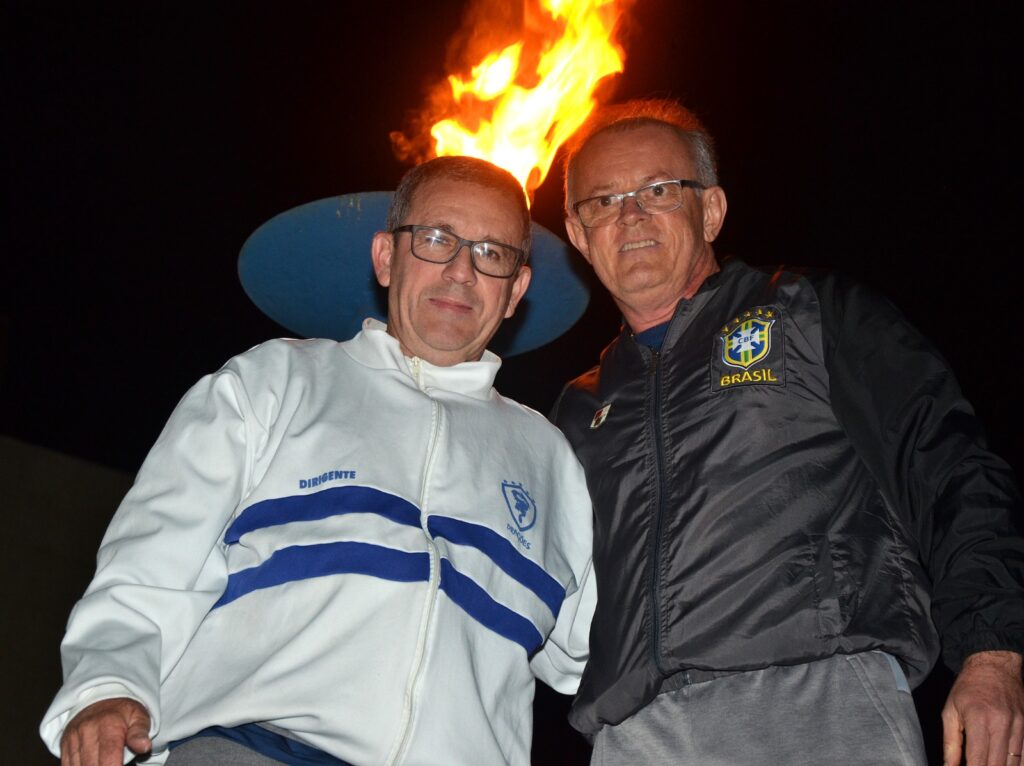 marcelo doro e jorge enriques fernandes, homenageados que acenderam a pira olímpica no jespa 2025.