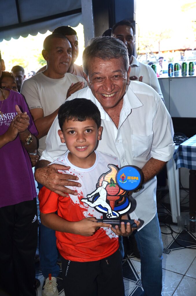 Avelar conquista 10º título no JESPA 2026 secretário de esporte e lazer, juarez de medeiros, entrega premiação individual
