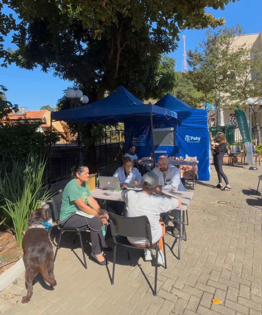 Campanha de vacinação antirrábica atende 349 animais em Paty do Alferes vacinação antirrábica centro
